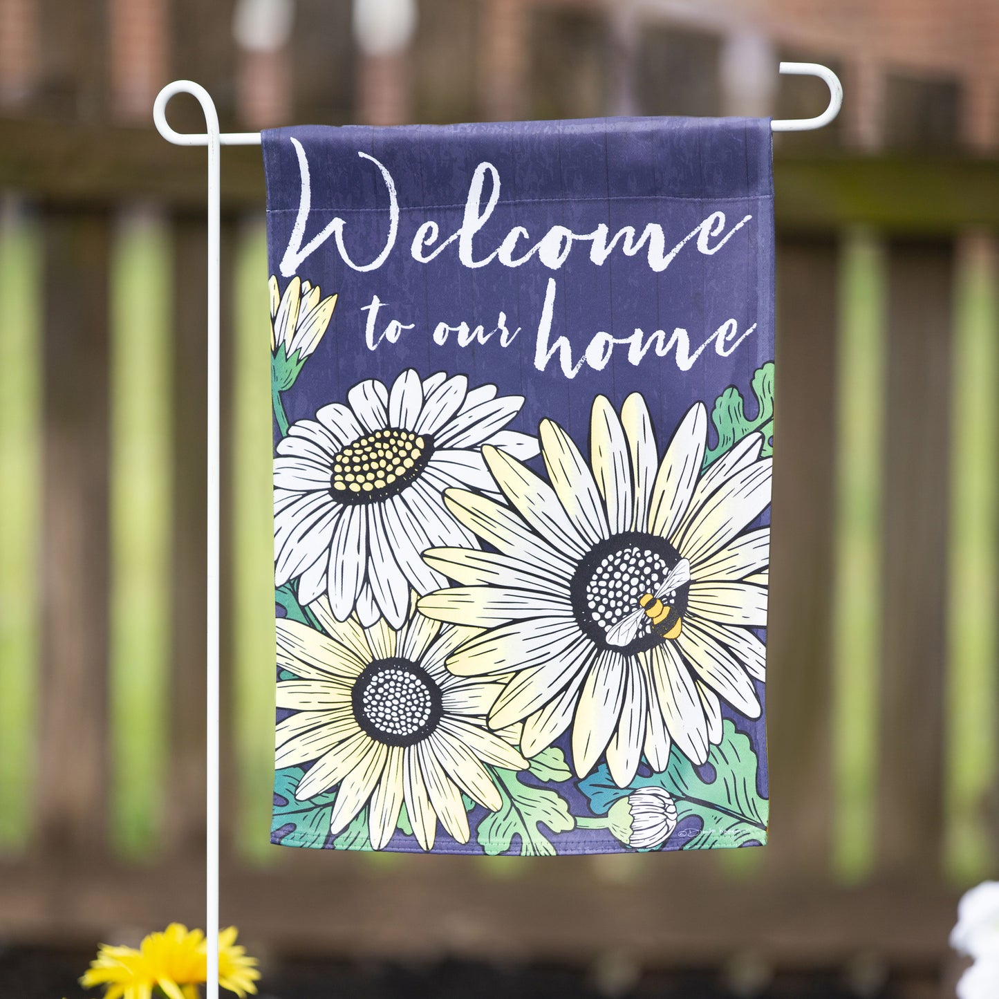 Home Daisies Garden Flag