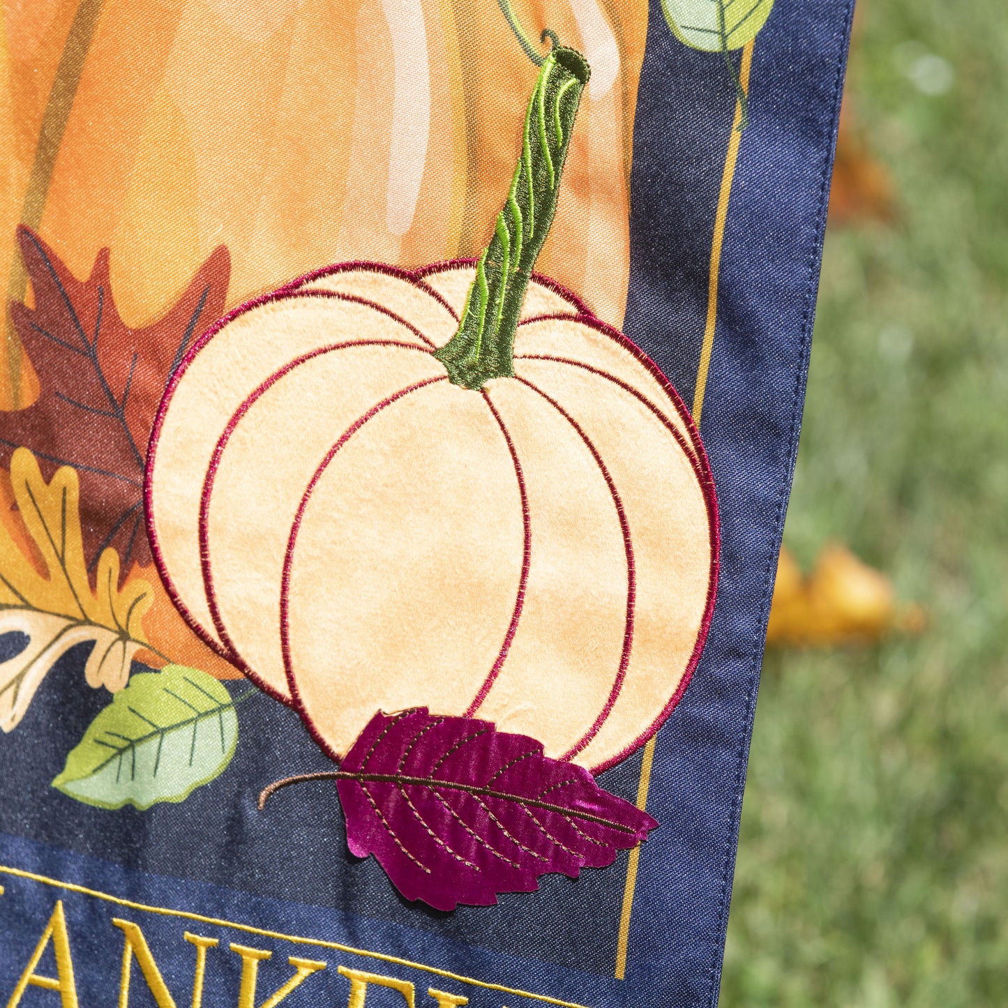 Autumn Pumpkins Everlasting Impressions Garden Flag; Polyester-Linen Blend 12.5"x28"