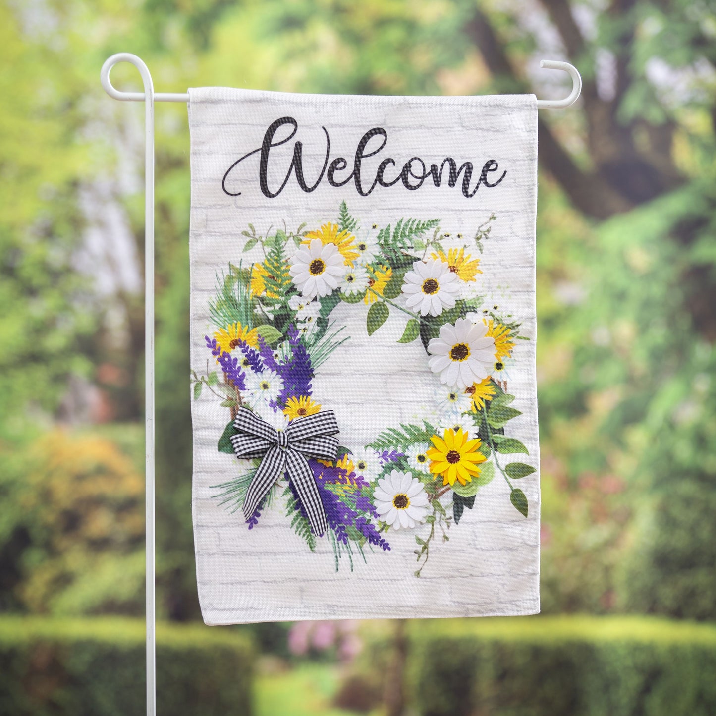 Daisy Wreath Garden Flag