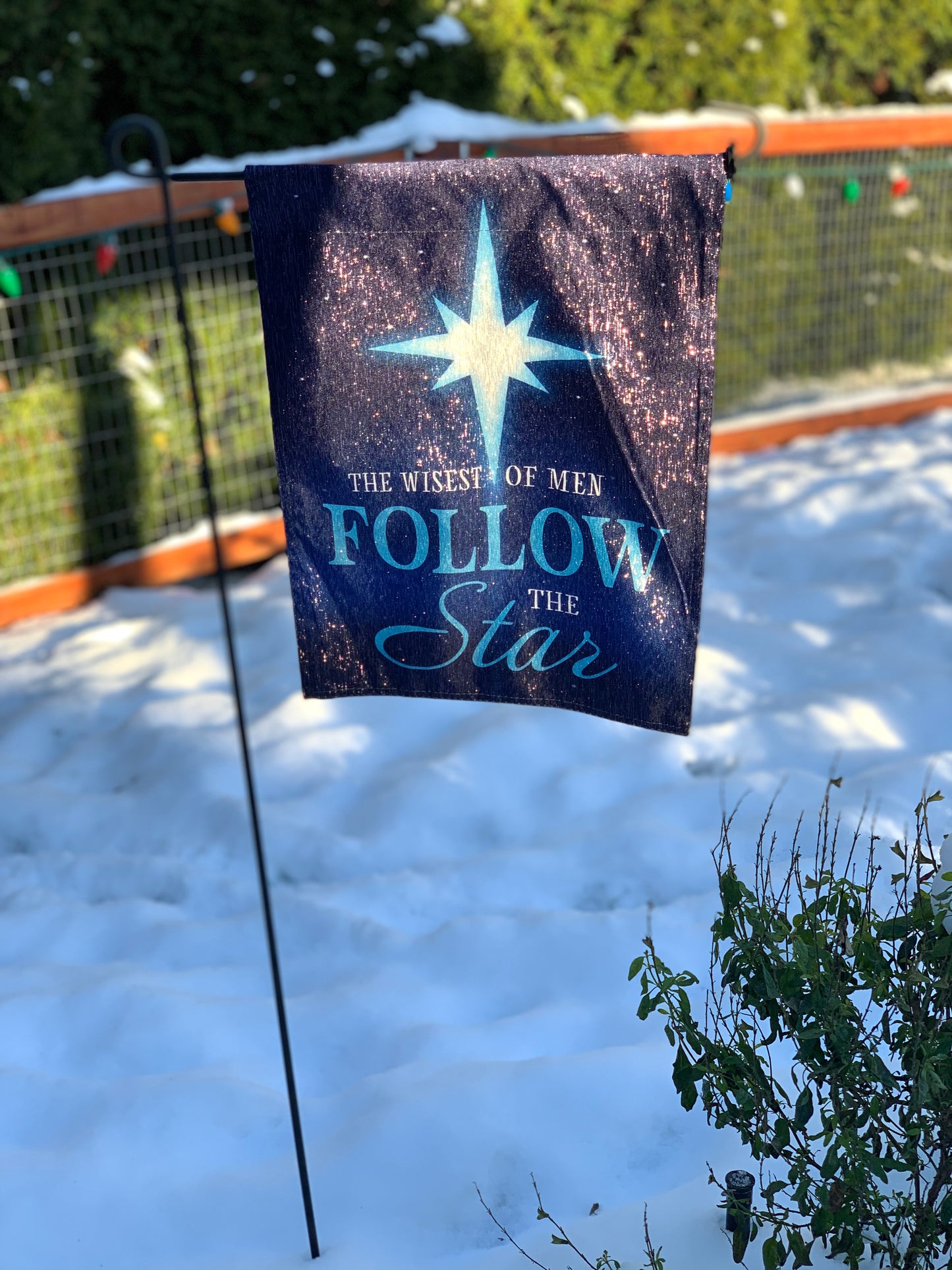 Follow the Star Printed Glisten Garden Flag; Polyester 12.5"x18"