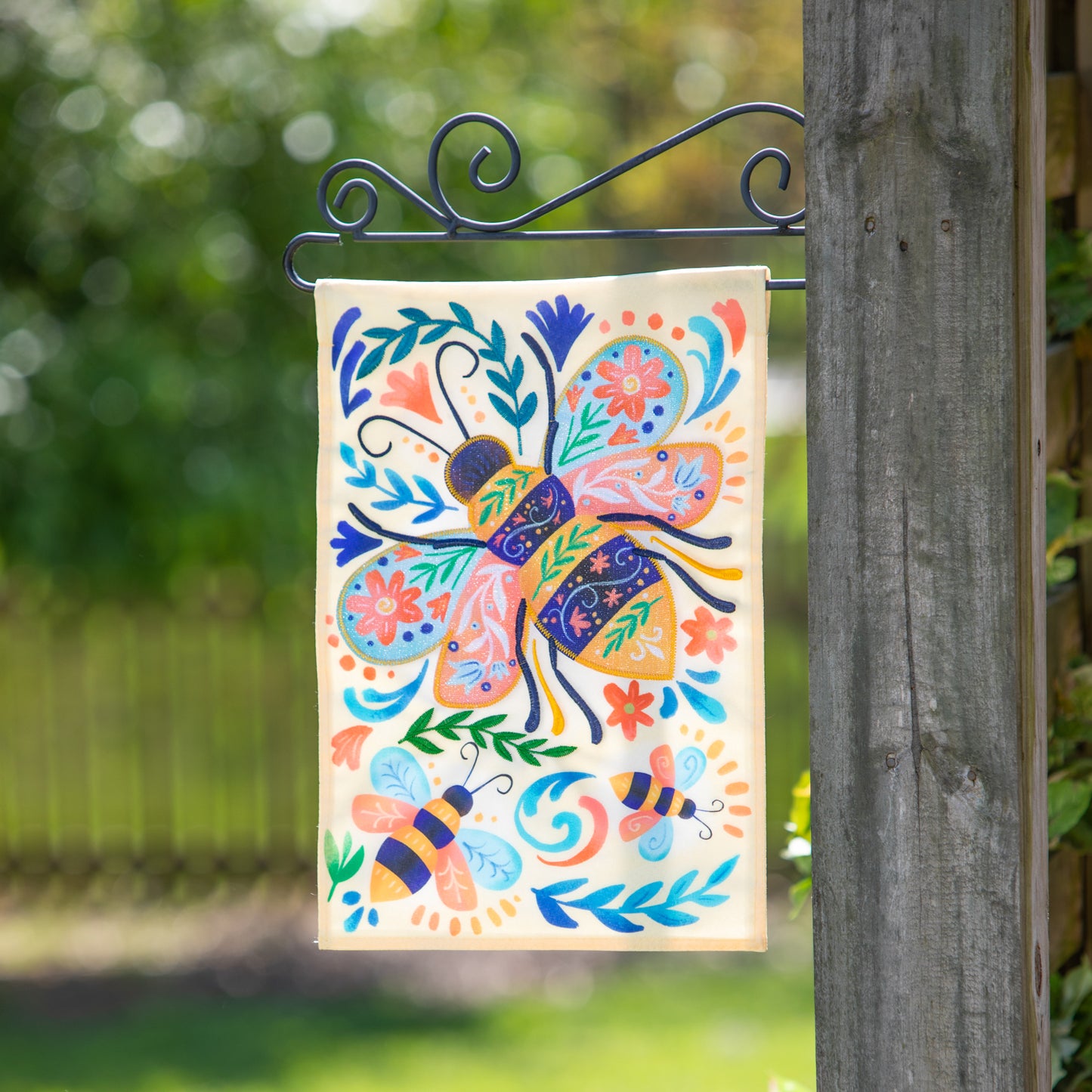 Patterned Bee Garden Flag; Textured Linen-Polyester 12.5"x18"