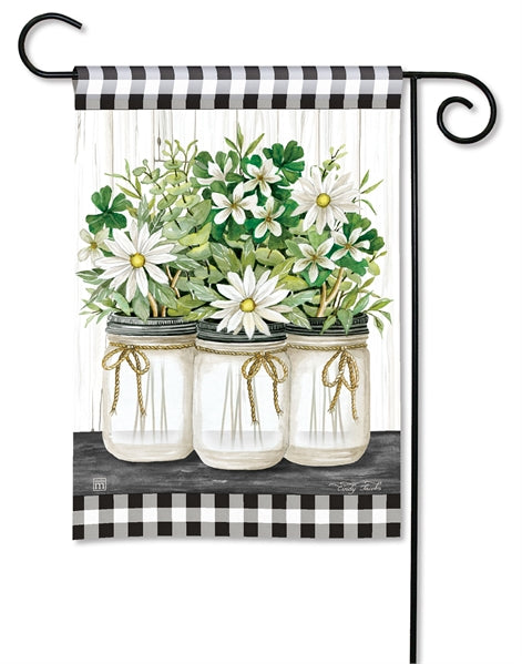 Farmhouse Daisies Garden Flag