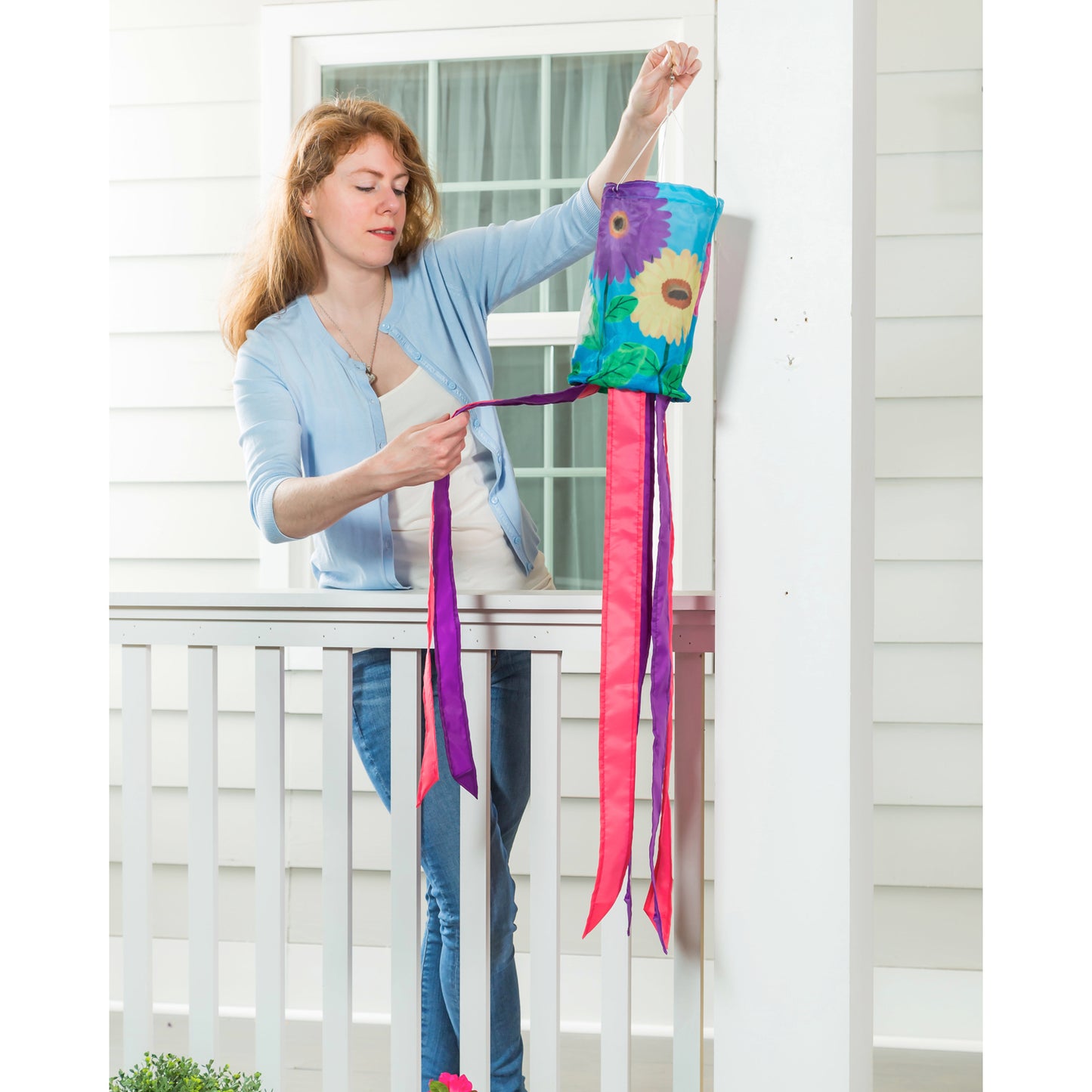 Gerbera Daisies Solar Motion Windsock; 7.08"ODx37.8"L